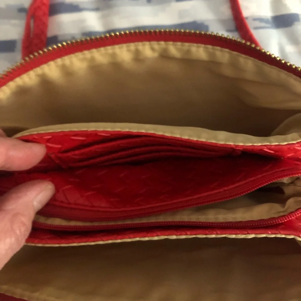 Red small purse, with detachable straps. NWOT - Picture 2 of 6